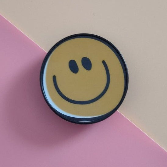 G-Dragon‘s Magsafe Stand