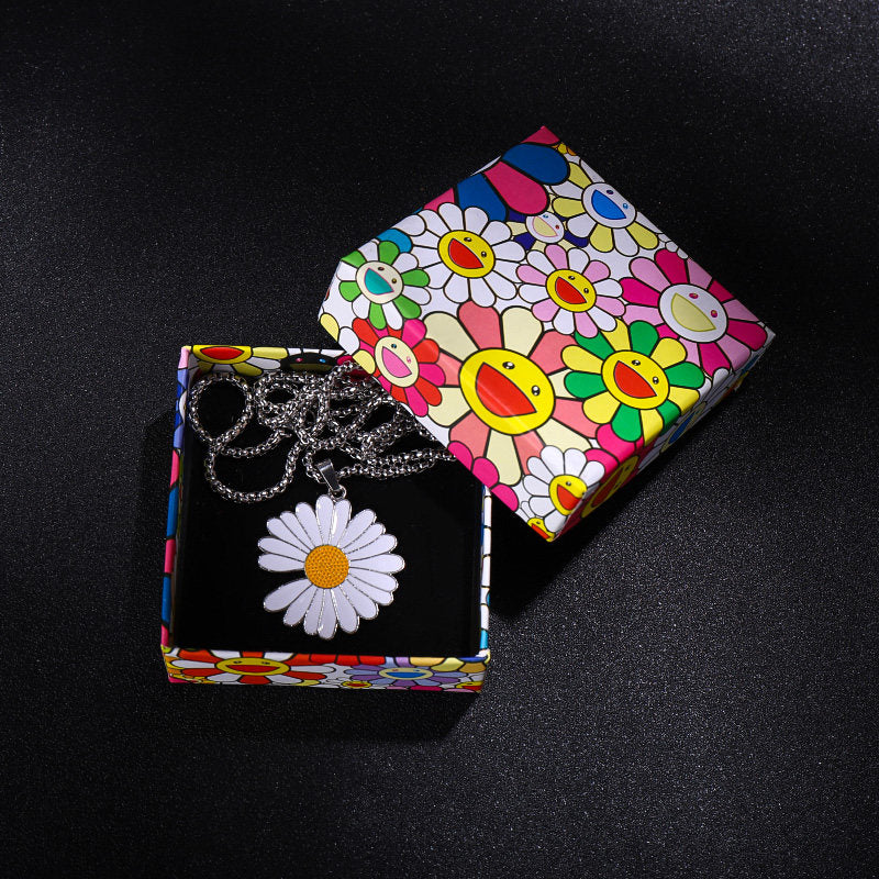 G-Dragon's popular daisy pendant