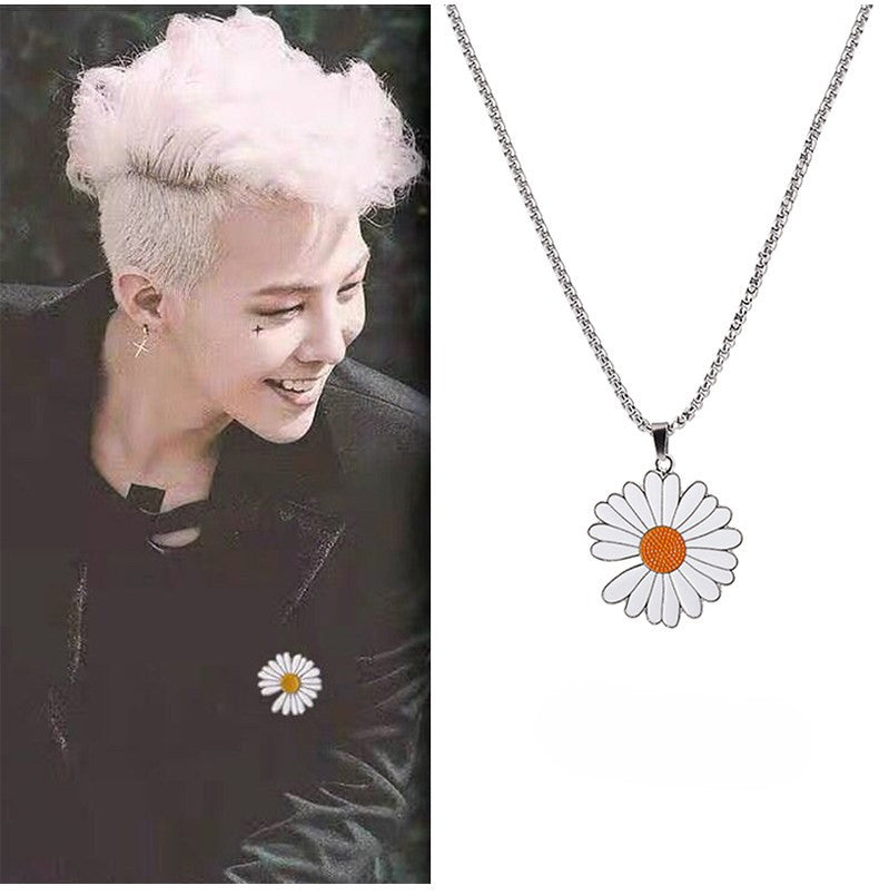 G-Dragon's popular daisy pendant