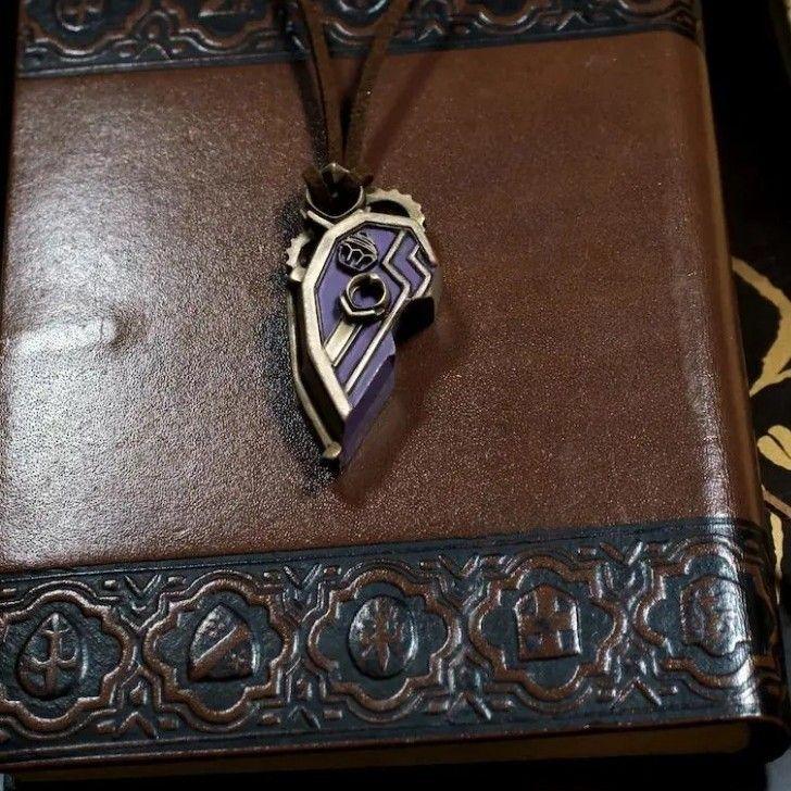 LOL <War of Two Cities 2> Caitlyn and Vi's Heart Magnetic Pendant Necklace Caitlyn Necklace