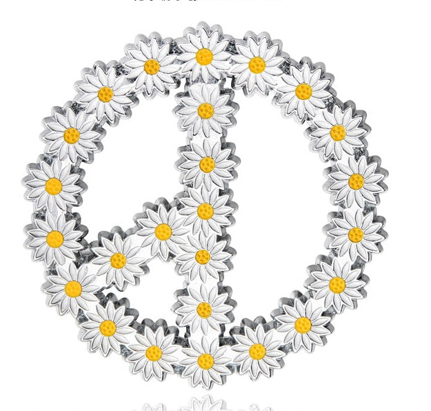 G-Dragon's same style diamond-encrusted daisy brooch