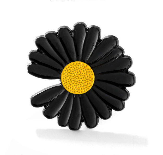 G-Dragon's same style diamond-encrusted daisy brooch